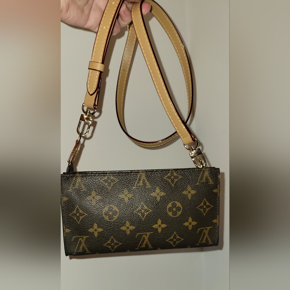 100% Authentic Louis Vitton Monogram Pouch !!! - Picture 3 of 13